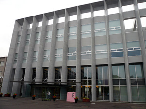 北海道科学大学の中央棟（E棟）